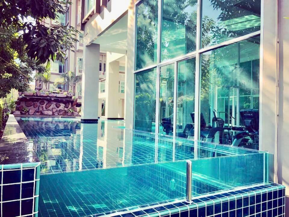 The Lux Ladprao 10 公寓式酒店 曼谷